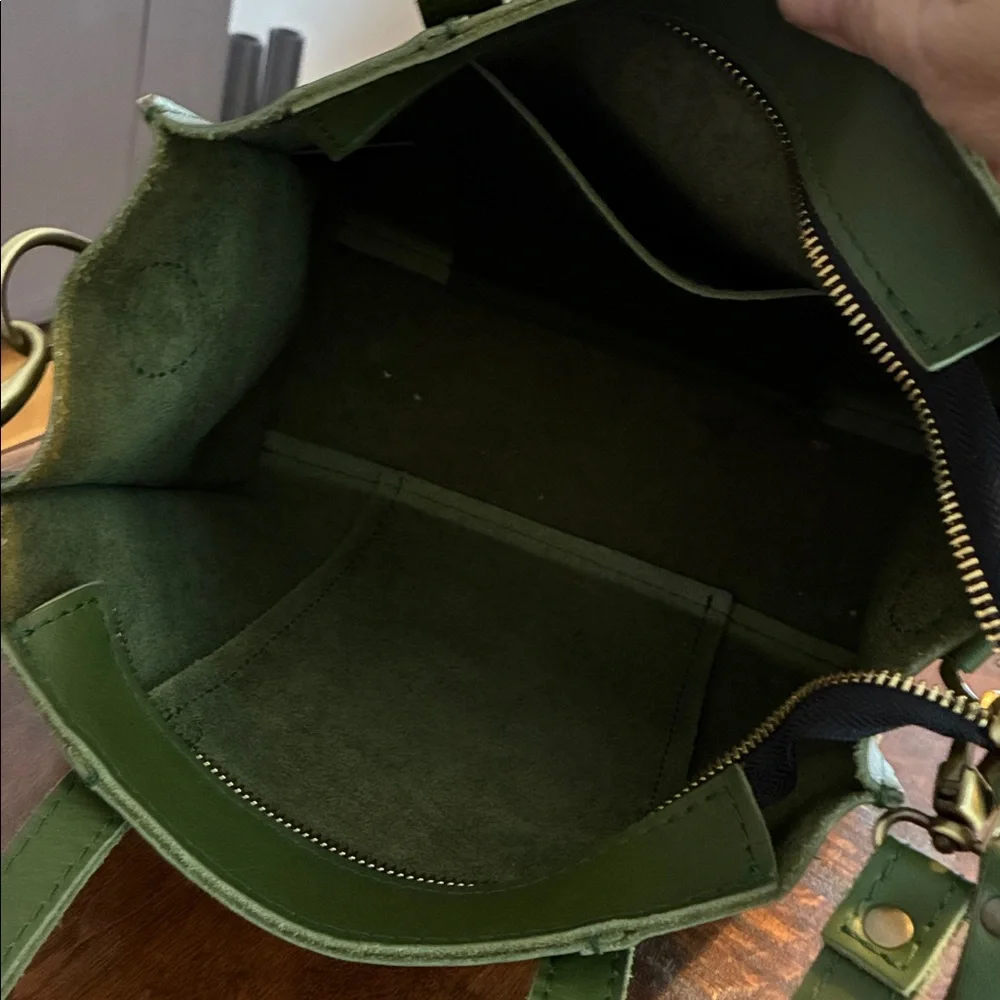 Portland Leather Lola zip tote in pine - Picture 7 of 13